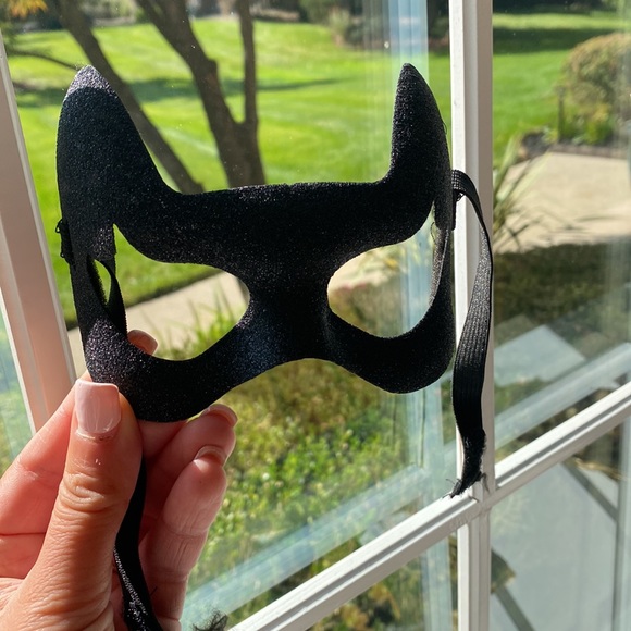 Batman costume with mask and built for the girl size extra small - Picture 3 of 7